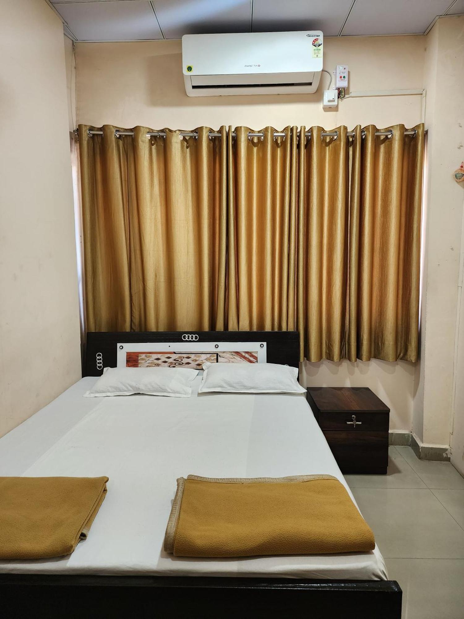 Hotel Diamond Ac Dormitory And Guest House Surat Zewnętrze zdjęcie
