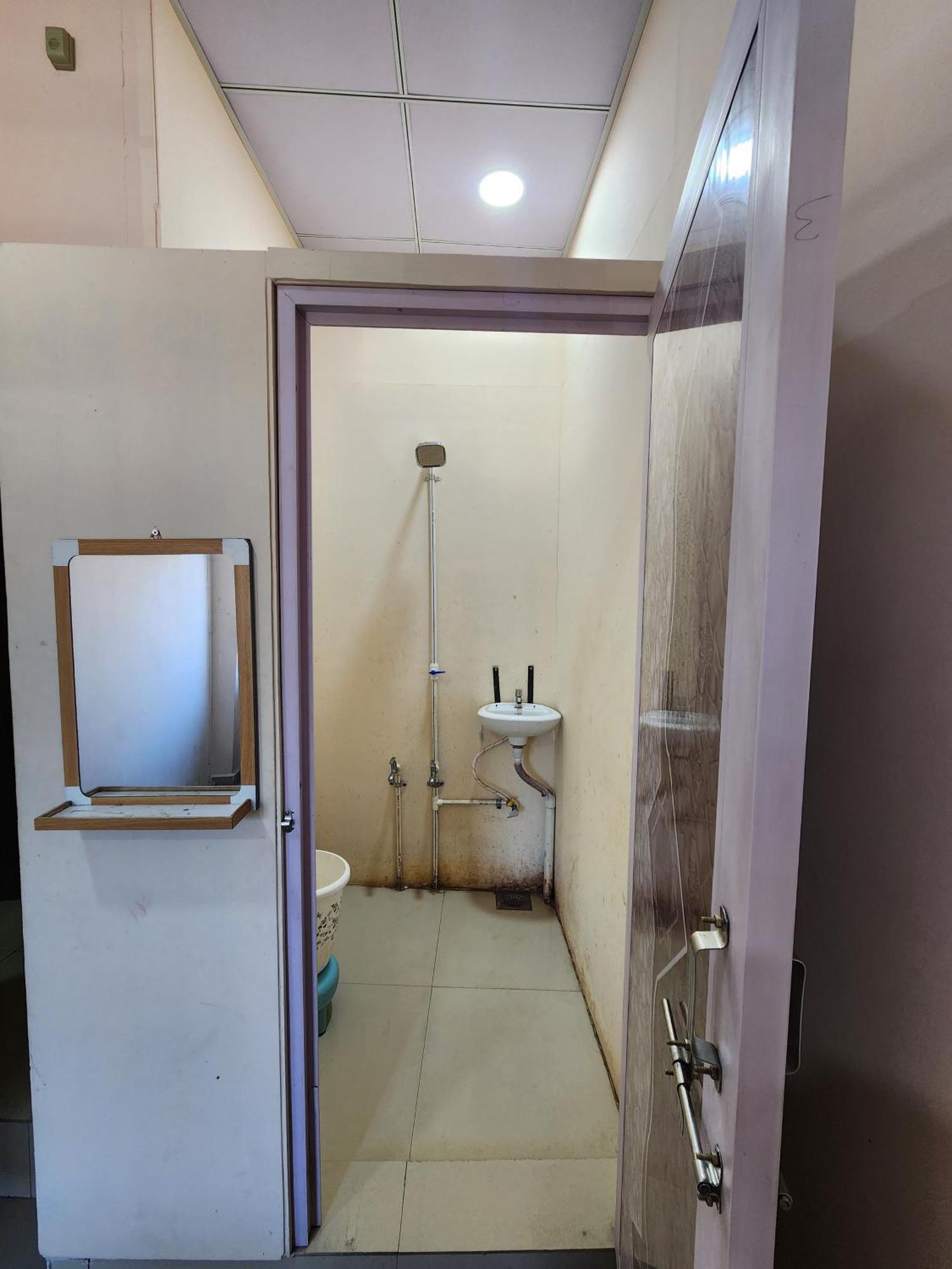 Hotel Diamond Ac Dormitory And Guest House Surat Zewnętrze zdjęcie