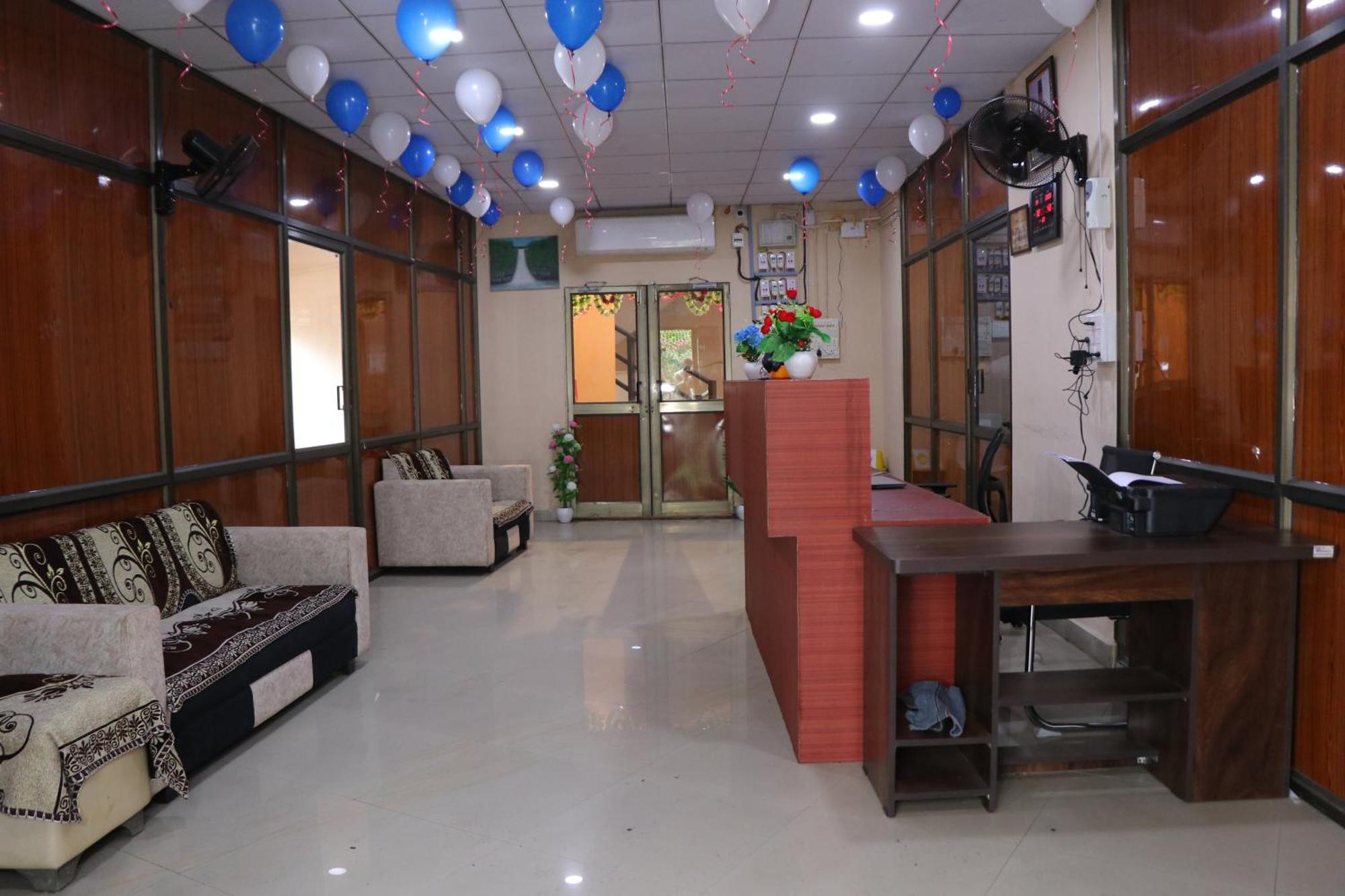 Hotel Diamond Ac Dormitory And Guest House Surat Zewnętrze zdjęcie
