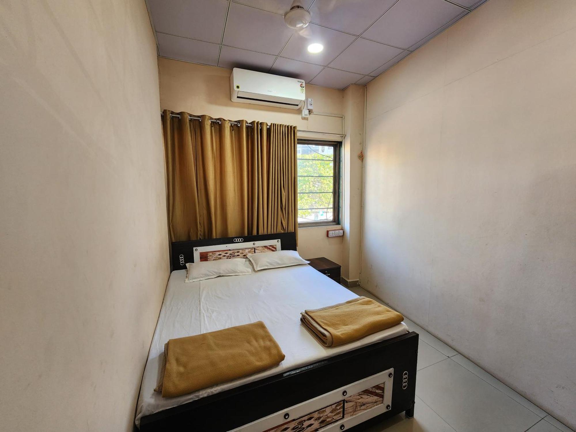 Hotel Diamond Ac Dormitory And Guest House Surat Zewnętrze zdjęcie